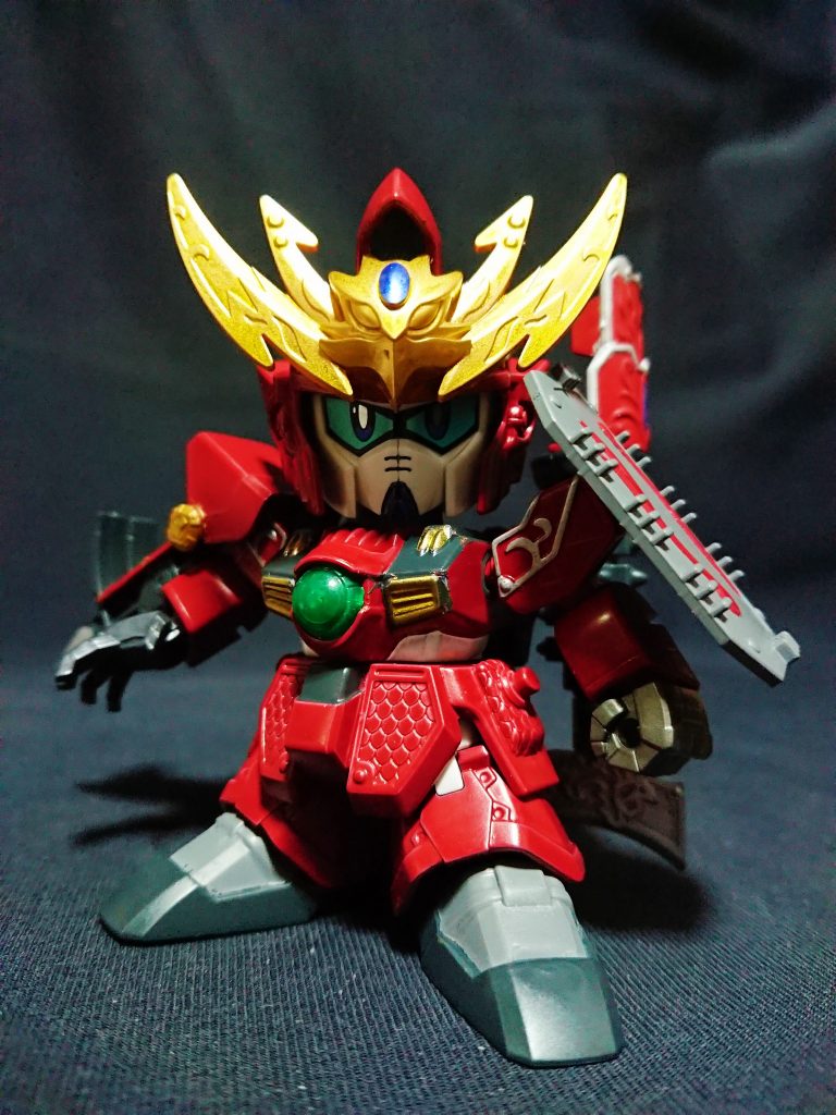 曹操の従兄弟で、曹洪、夏候兄弟と共に曹操を支えた最古参の将の1人。
武闘派ながら知略にも優れ、孔明よりも先に八卦の陣を用いた軍略家。
両肩には大盾、その右肩側には連弩を。
そして巨大な双棍を振るい戦う。