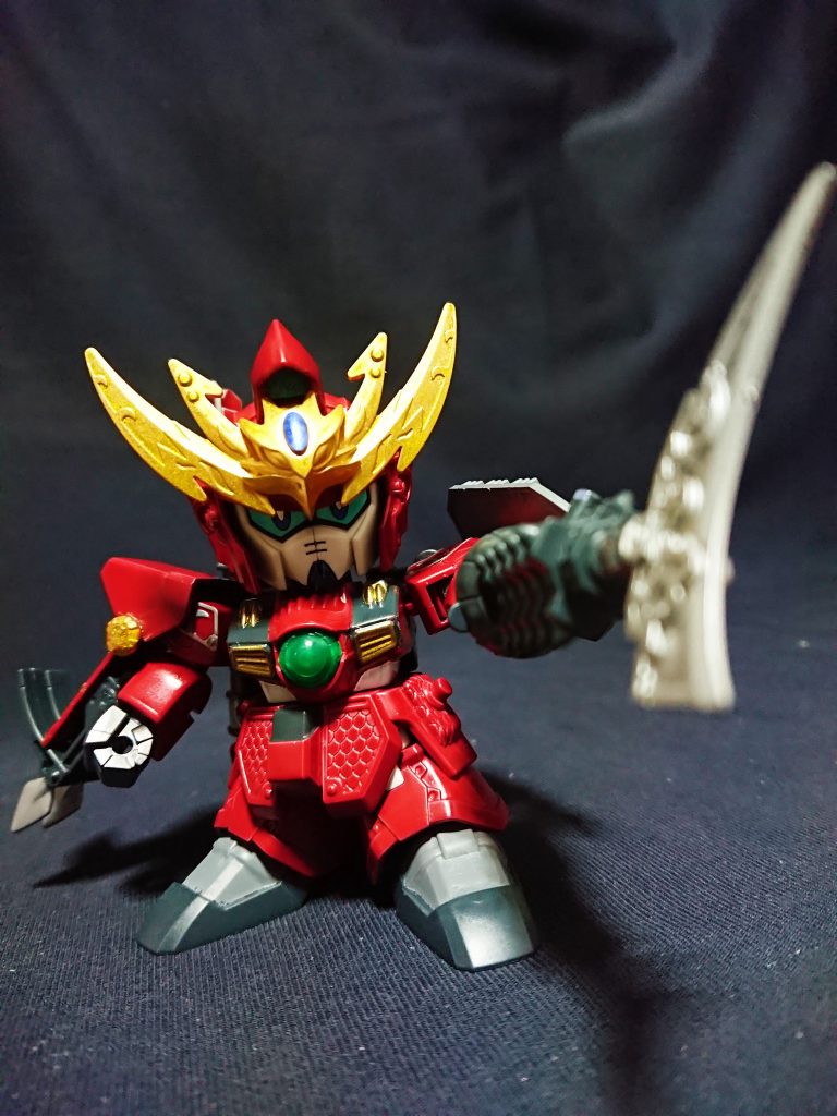 左側ビームシリンダーは斬撃主体の棍になっています。
太史慈ドムの鋼疾藜骨朶を使用しています。