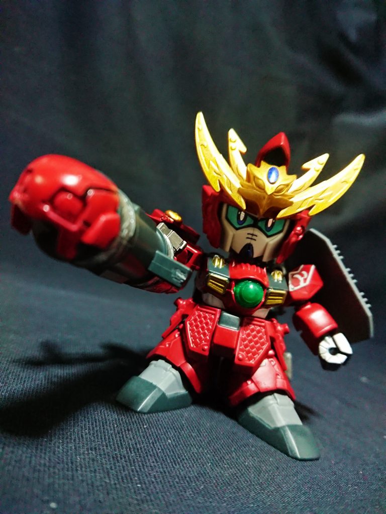 右側ビームシリンダーの四砲身ガトリング砲は打撃主体の棍になっています。
先端はクロスボーンX1フルクロスのスカルヘッドを使用し髑髏をイメージしています。