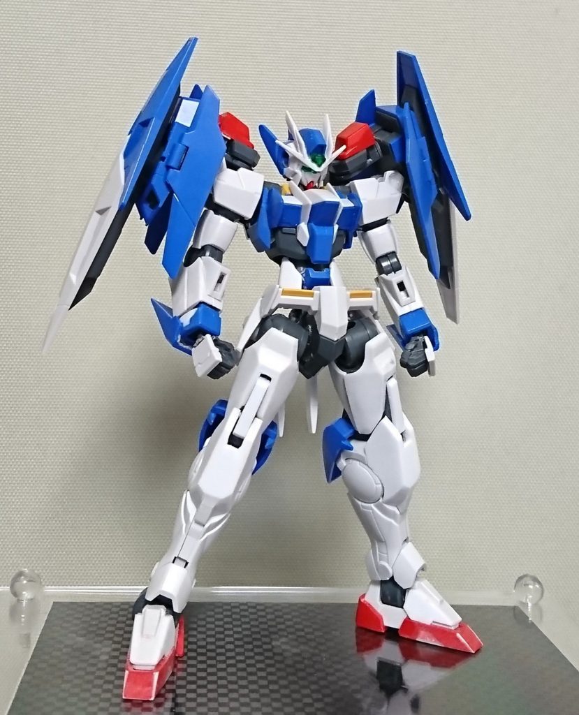 途中写真
主に大きく形状を変えたのは頭部、前腕、腰、太腿、膝、足首です
胸部と肩アーマーを幅詰めしてもっさりした感じをなくしました。