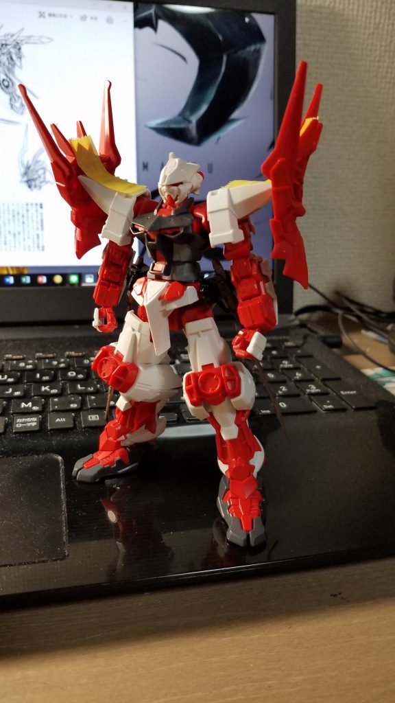 これが草案でした。完成形とは全く異なる形状ですよね(笑)。