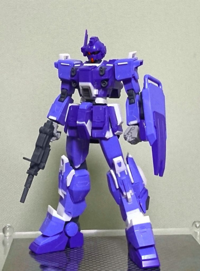 途中写真
白い部分はプラ材で、切った貼ったの繰り返しでした
足首と腰で3ミリずつ、首を適当に延長しています。