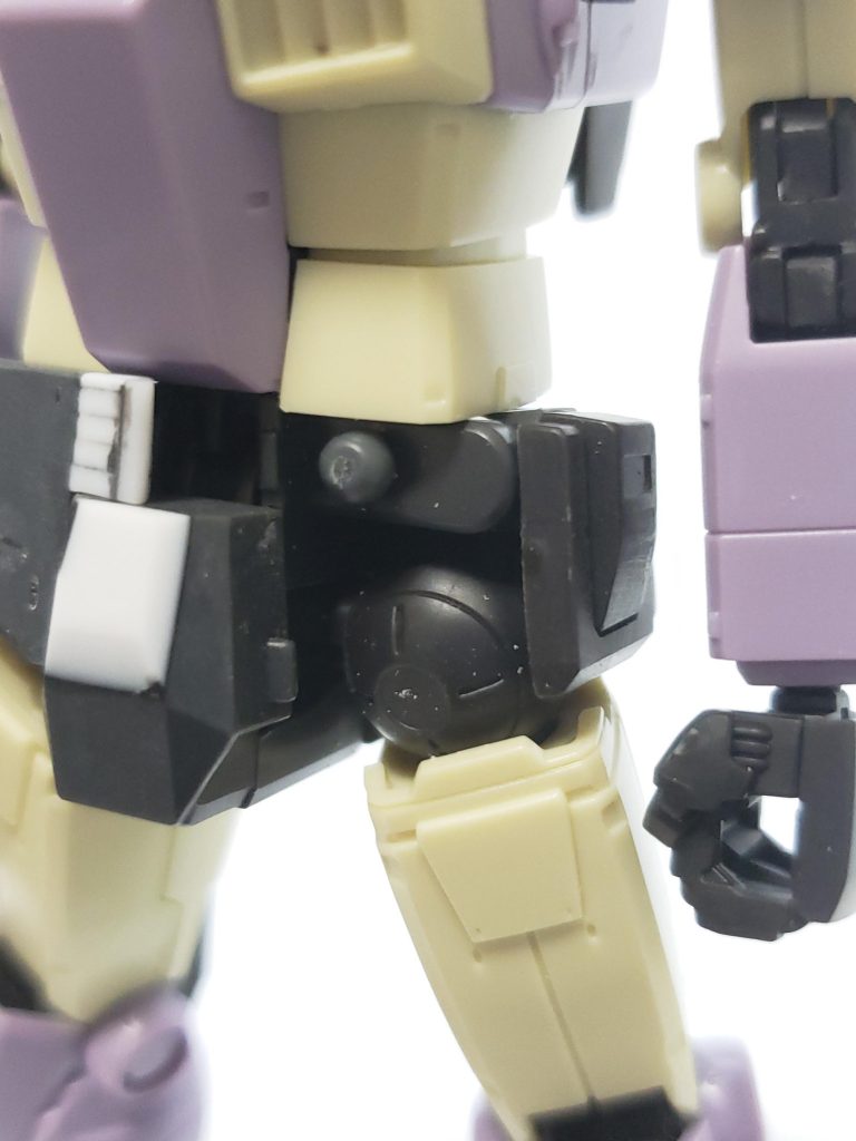 特徴的な腰部分を再現するために、接続方法を変更しています