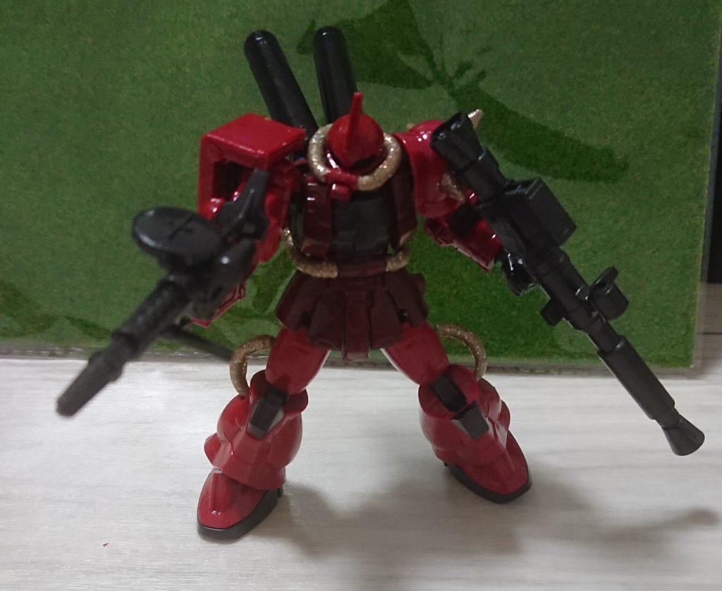 途中段階のザク
足のバーニアの改造が、なかなか上手く決まらなかった、、、(^_^;)