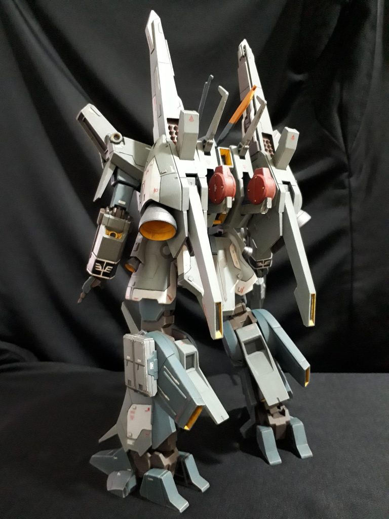 配色は航空機をイメージしました。