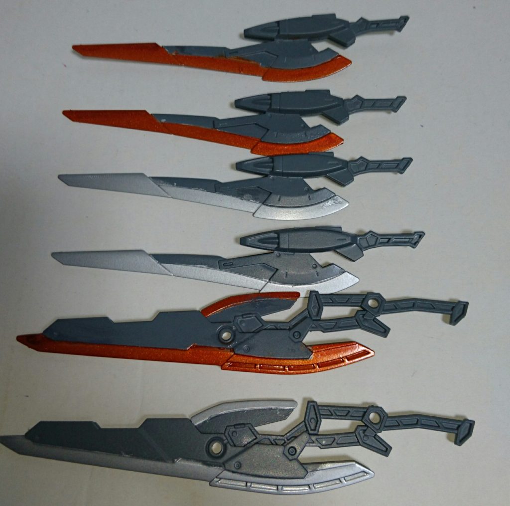 スラッシュブレイドとヒートレヴソード、ヒートレヴアックスの試作段階。
この時点ではどっちも赤熱化すると思い、想像のまま製作していました。