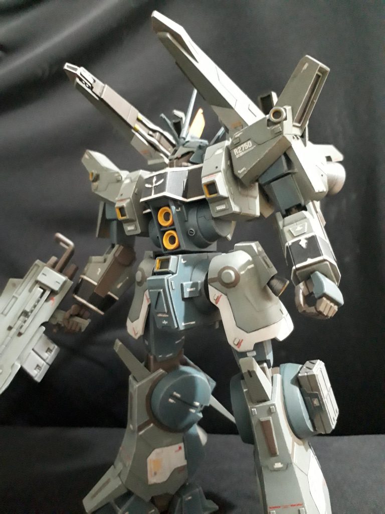 派手な汚しは好みではないので、ウォッシングとドライブラシでシンプルに…。