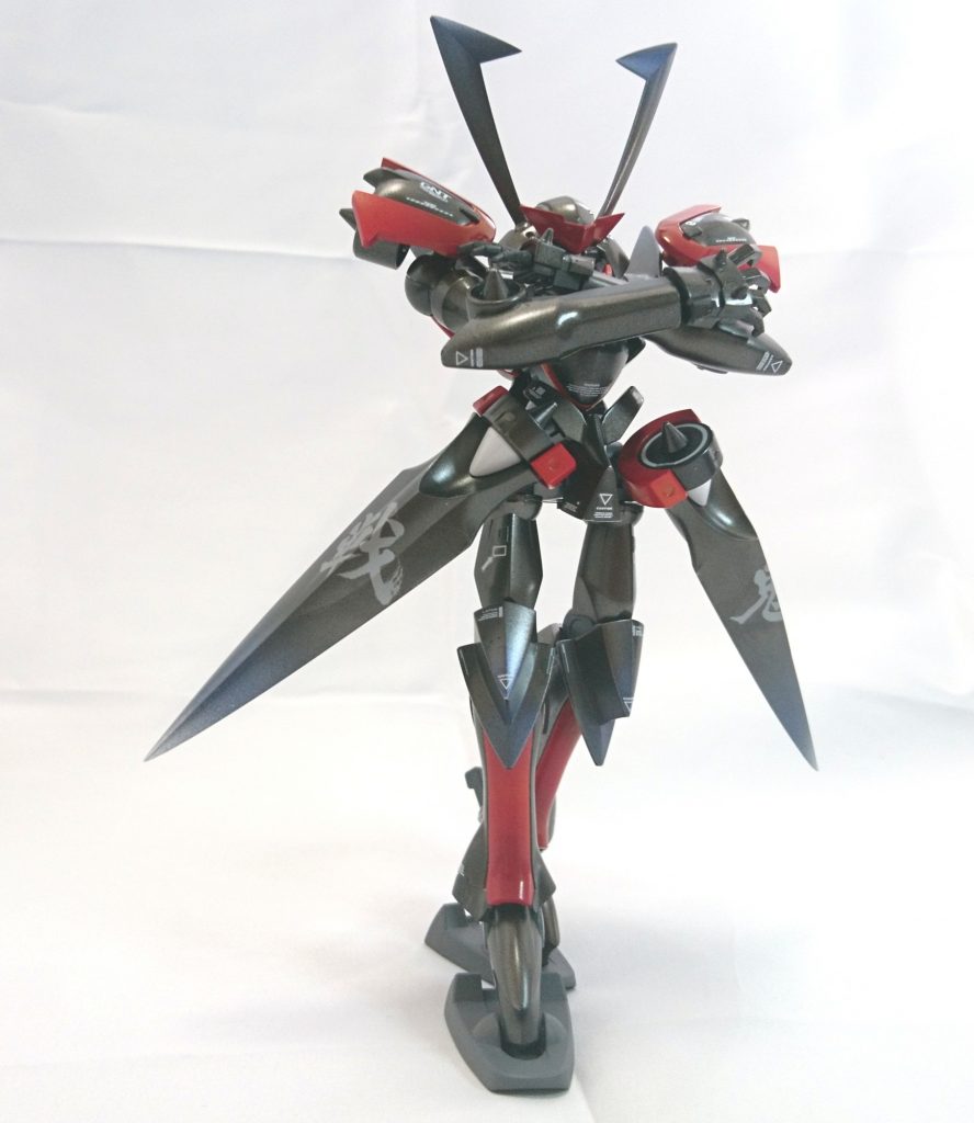 【一点立ち】
マスラオと言えばこのポーズ(^^)
腰アーマーは先端にかけてグラデーション。