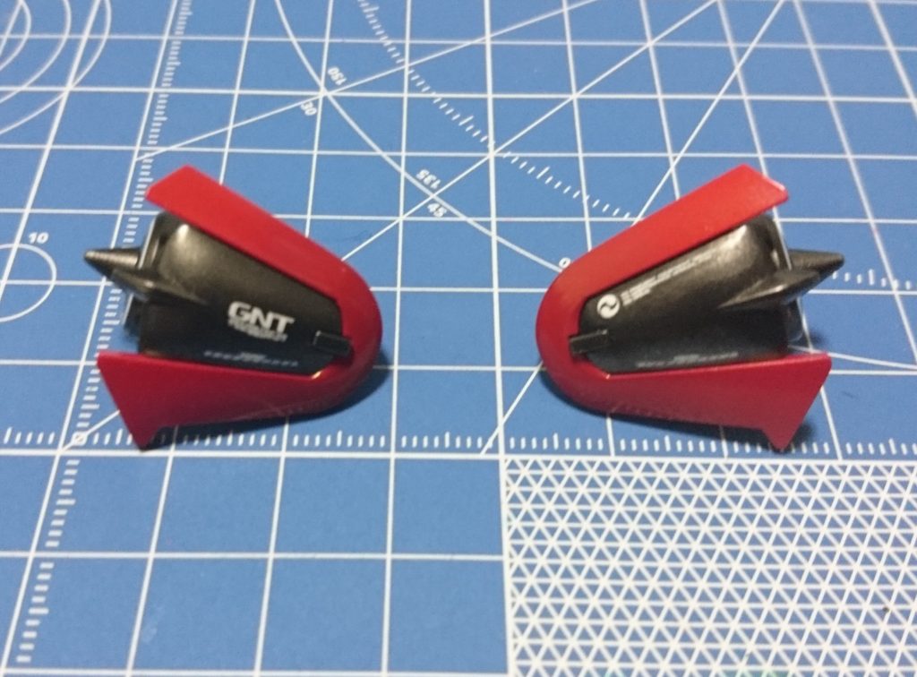 [肩パーツ]
赤グラデーションは濃い部分がシャアレッドです。レッドを吹いてから、濃くしたい部分のシャアレッドに。