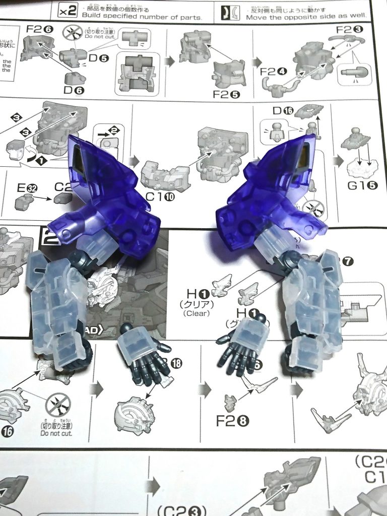 腕の制作中。内部フレームもぎっしりです。