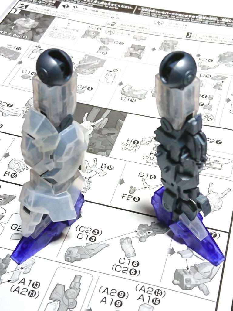 膝の引き出し機構がついた脚部。