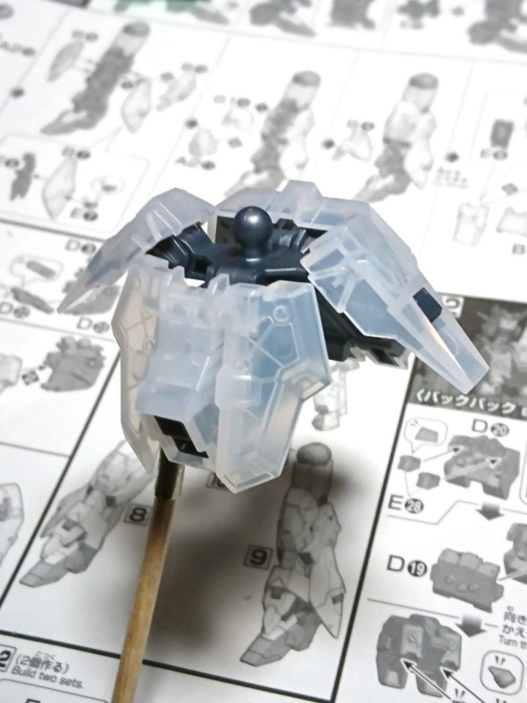 パーツ裏のディティールもクリアカラーならより活きてきますね！