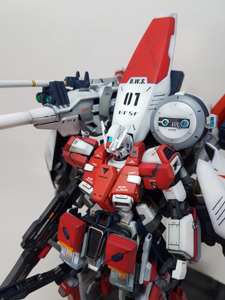 ご注目いただきたいクリアパーツのセンサー　
小さいバーニアは金族パーツ