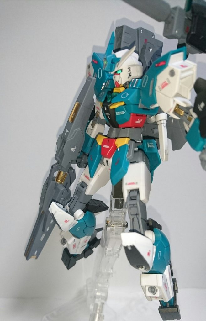 ・脚部ミサイルベイ