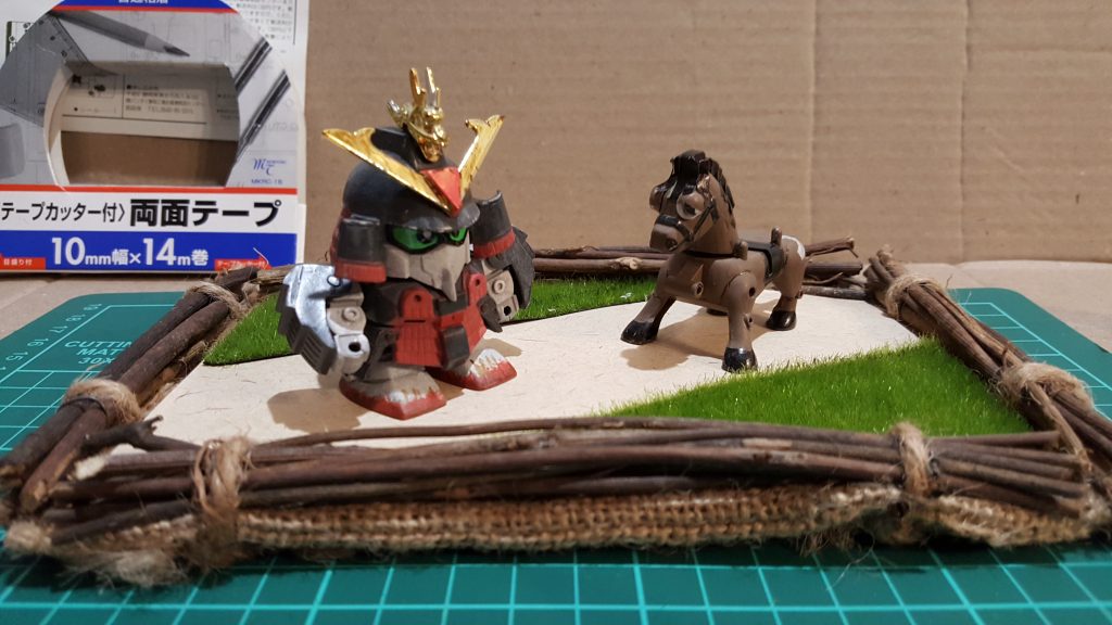 百均グッズ三点で作ったお手軽台座
しめて300円税別
キットの定価足しても1000円行きません。

久々の投稿でした、ありがとうございます😄