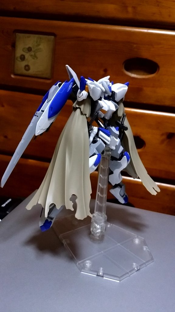 結局ボツにしてしまったマント装備案でも1枚。