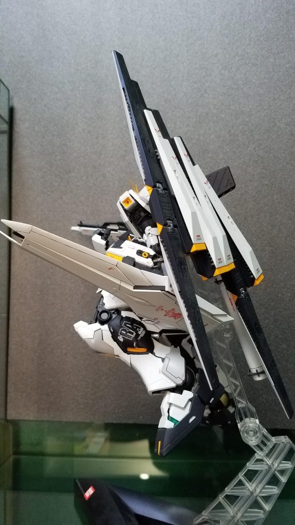 ファンネルが重すぎて直ぐにバラバラになってしまいますので接着しました(　´Α｀)