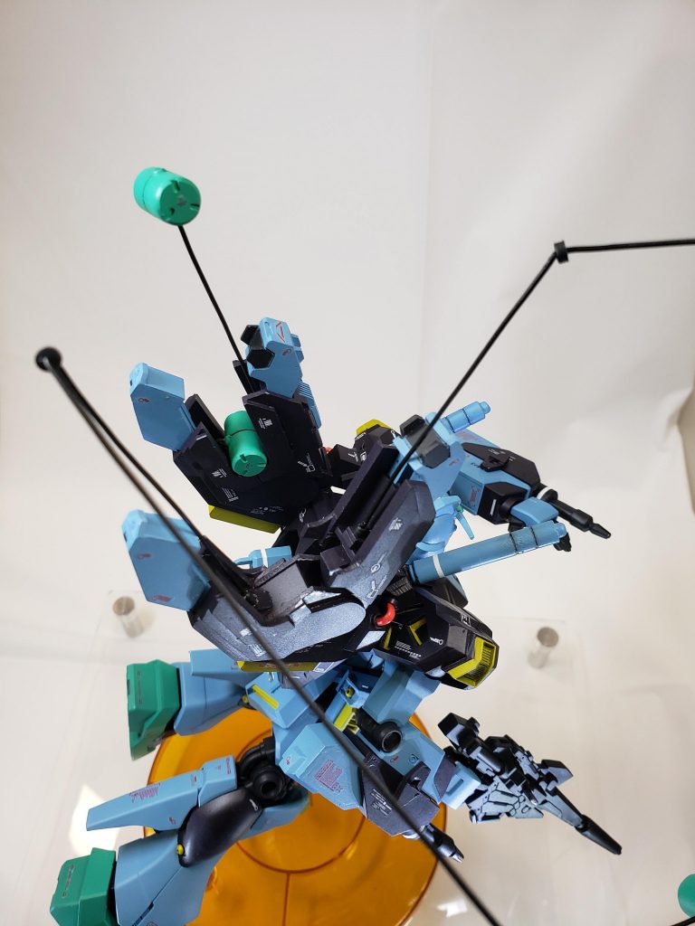 インコムはパカッと割っても、割らずに蓋明けるだけでも射出描写が可能です。