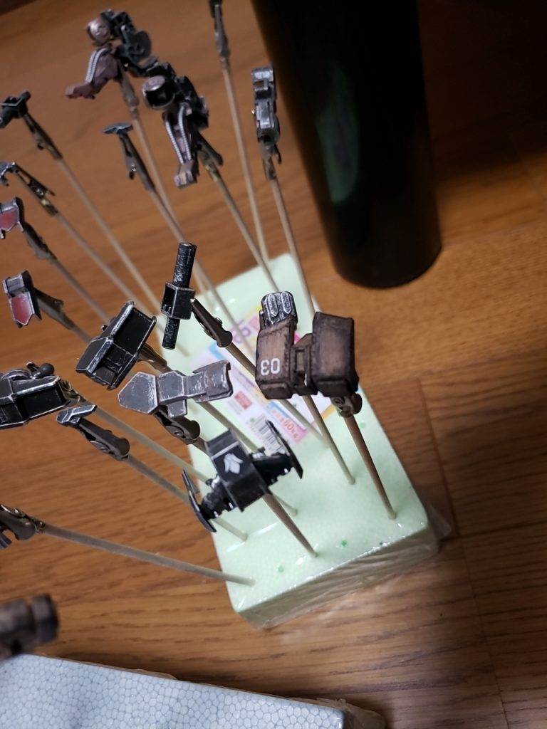 デカールは今日とお尻のみで!
機体のボロボロ感に目がいくように仕上げました♪