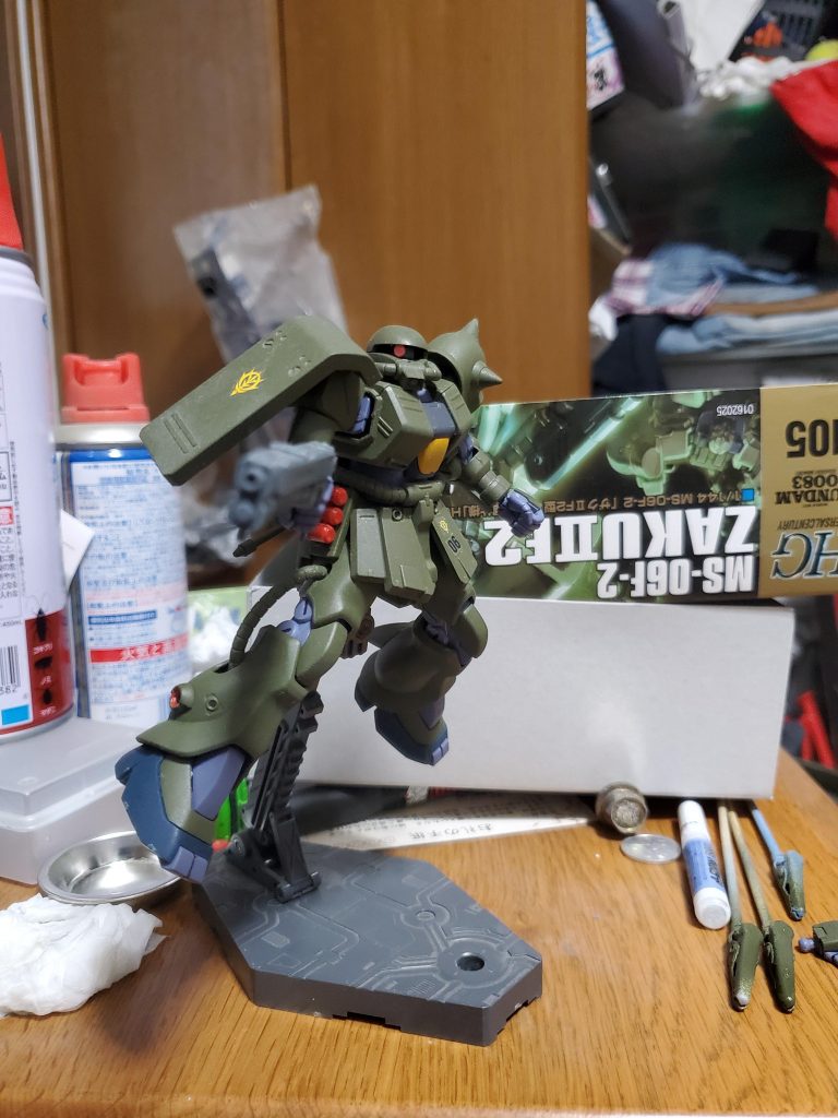 ショットガンを片手で構えるザク改がなかなかカッコいいです❗