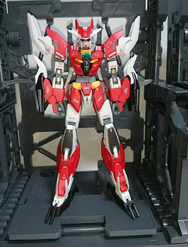 ## 正面
中身はコアガンダム.A.Gを使用しています。
グレー部分を塗り分け、膝と腰をガンダムAGE-1風にアレンジしています。
下半身の配色がやや単調気味だったのでフロントスカートや足の配色を変えています。