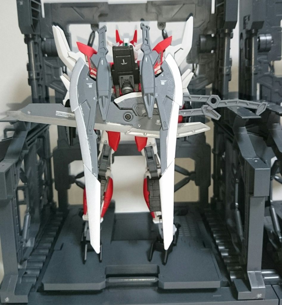 ## 背面
バックパックは単色だったため、配色変更。
剣の存在感が出るようにしてみました。