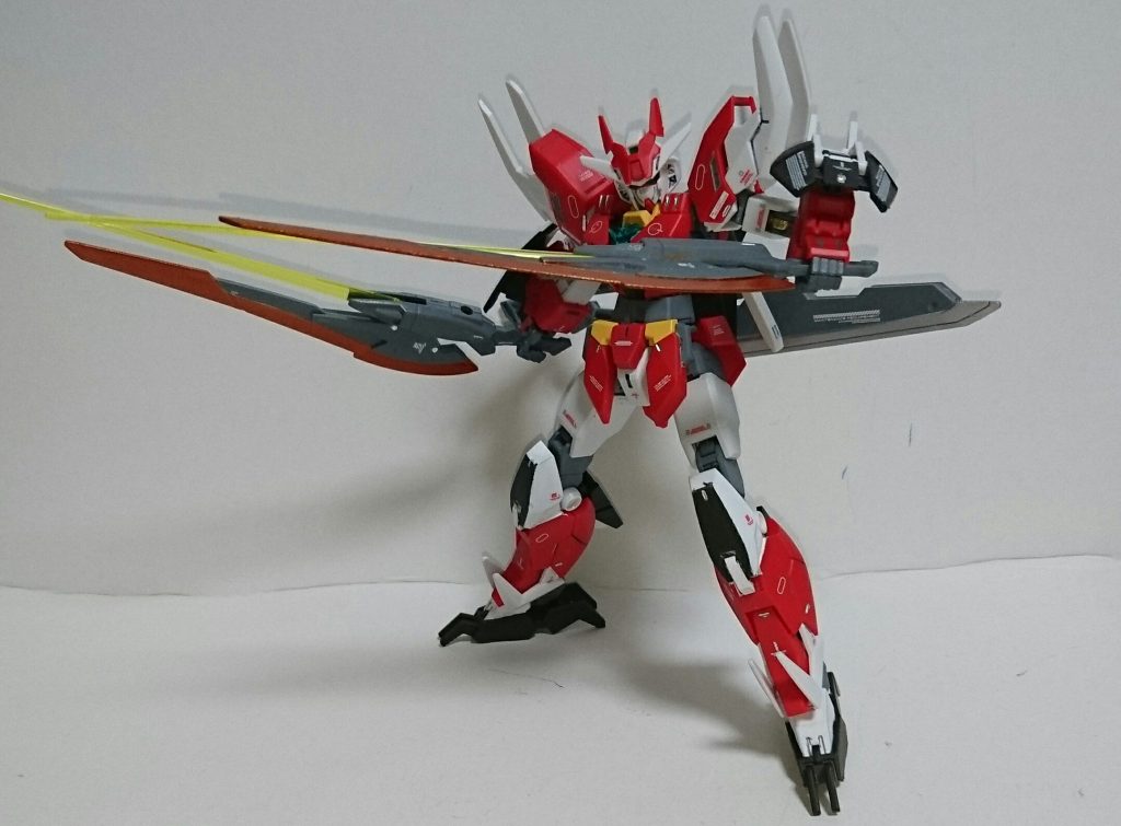 ビームサーベルを発振。
赤い機体には黄色いサーベルの方が好き。