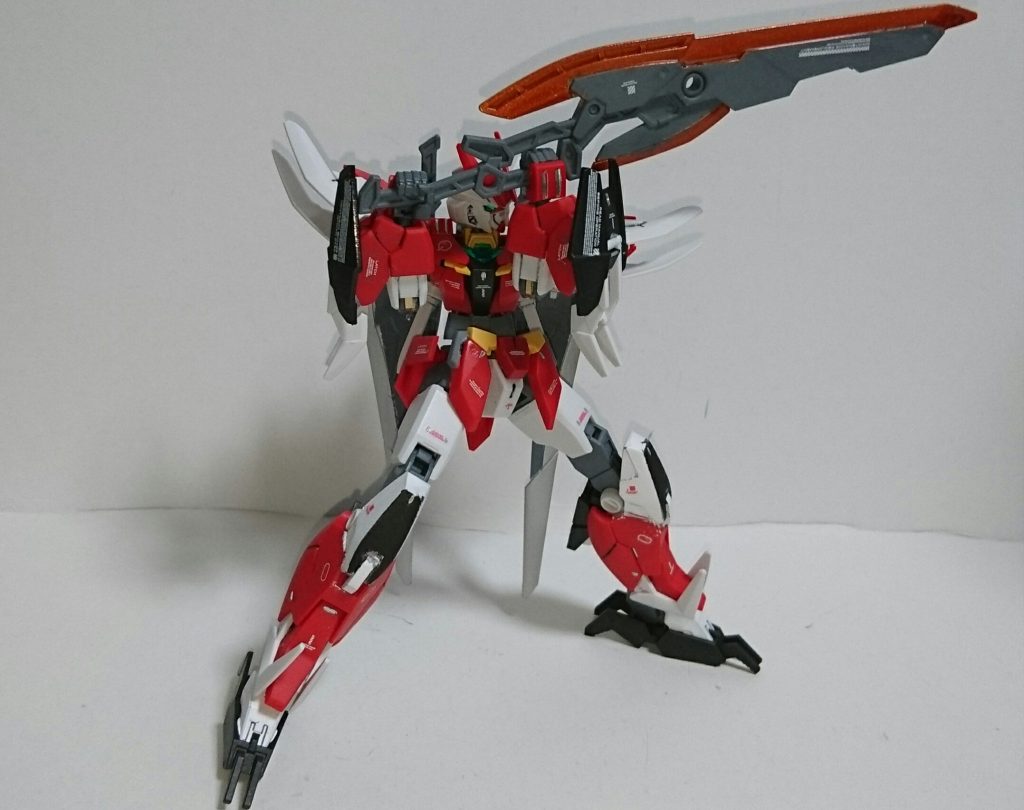 最後に配色ですが
白部分はクレオスの艶消しホワイト
黒部分はクレオスのメタルブラック
グレー部分はクレオスのMSグレージオン系
シルバー部分はクレオスのシルバー
メタリックオレンジ部分はタミヤのメタリックオレンジ
デカールはサテライトとユニコーンガンダム用を少し。
メタリック部分につや出し、それ以外に艶消しを吹き、最後にシャインシルバーとグレー、ブラックで墨入れしています。