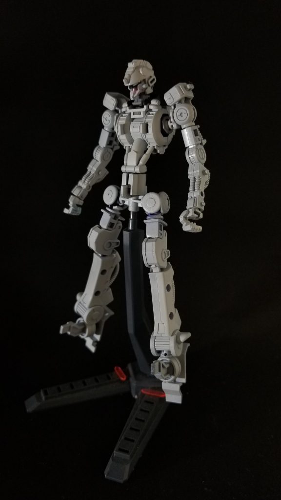 フレーム正面
死神をネット検索したところ、大半が骸骨☠だったので、骨格であるフレームは白に近いニュートラルグレーⅠで塗装しました。