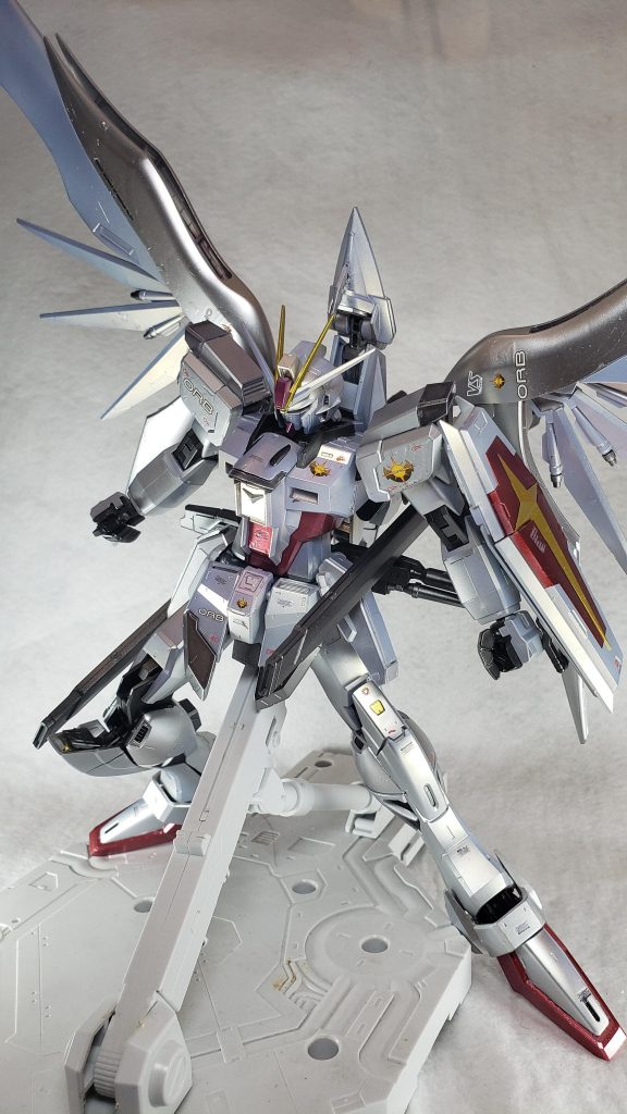 ポーズ2
ウルフスベイン長射程ビーム砲塔
デスティニーRシルエットに装備されている対艦・対要塞ビーム砲塔[47]。デスティニーシルエットRはデュートリオンシステムを持たないため、エネルギー切れの観点から前駆型に搭載されたテレスコピックバレルビーム砲塔ではなくこの装備が開発された。ブラストシルエットに装備されたケルベロスから軽量化しつつも、遜色のない威力を維持している[47]。銃口からビームサーベルを展開する事も可能で、その名称はケルベロスのよだれから生まれたとされるウルフスベイン（トリカブト）にちなむ[