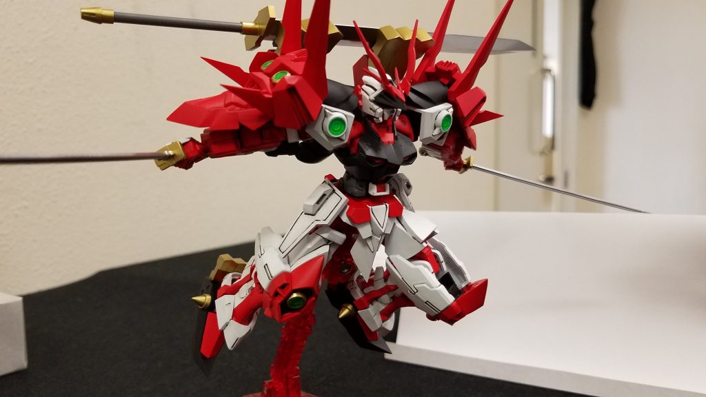 そして忘れてはいけない二刀流！戦国アストレイに負けない可動域となっているため、こんなポージングも可能です！！