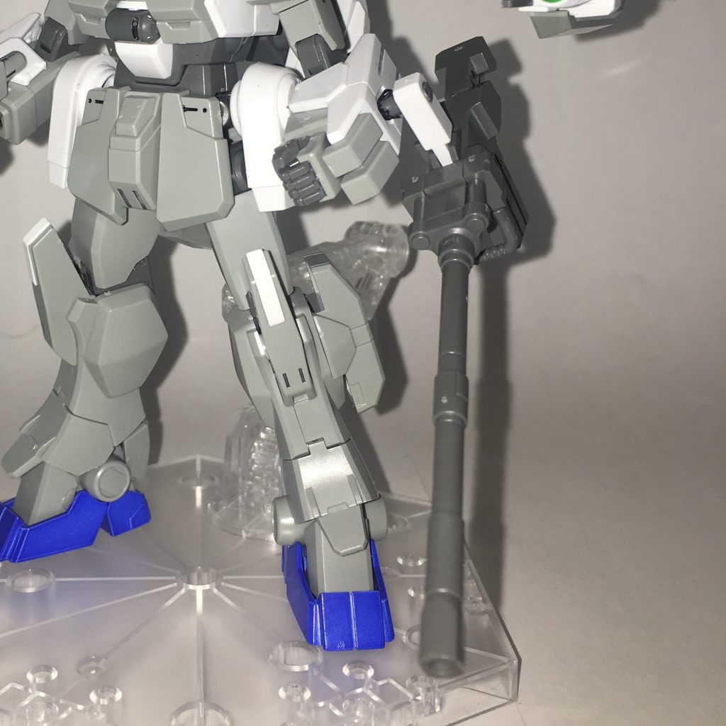 180mmキャノン砲。左腕に装備される。
遠距離砲撃用の実体弾兵装であり、射程、破壊力に優れる。