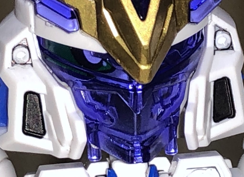 顔を拡大するとこんな感じ。