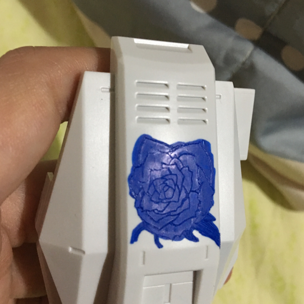 ガンダムマーカーで塗ります。たっぷり。