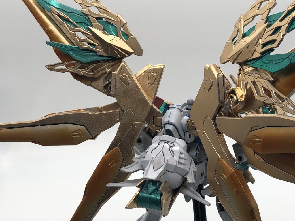 取外しした羽を酉の羽に装着!!頭パーツをリアルタイプと取替え