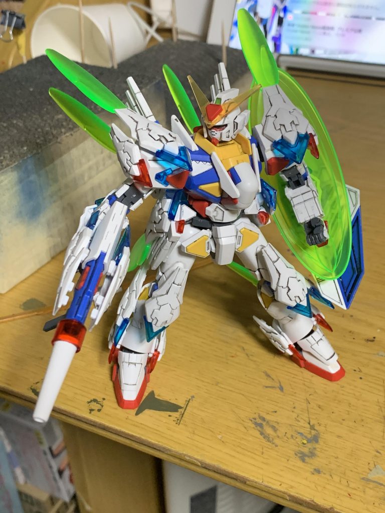 もうこんな量のスミ入れとクリアパーツの塗装はしたくない。