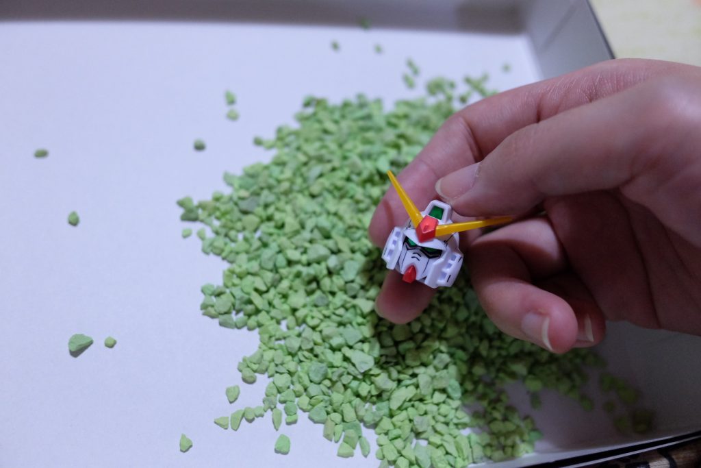 エゥーゴカラーのMk-2ヘッド(星2)ですね。
こうやってガチャをして、パーツを集めて行くんですね。
大変なゲームだな…