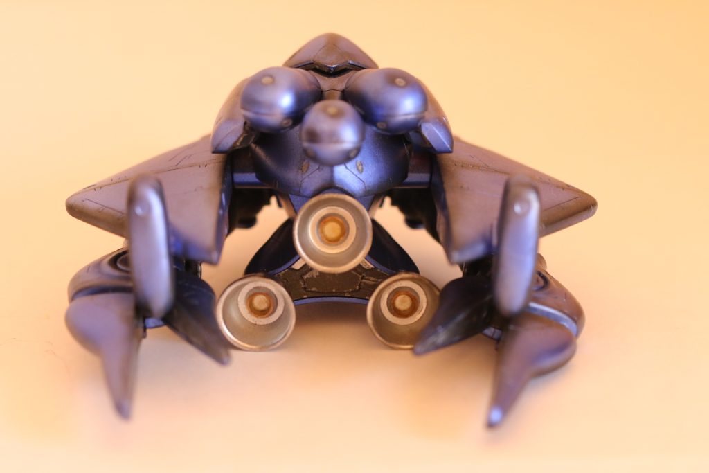 【背面】
実は、バーニアが甘いです。
内部塗装をしようかと思っていたんですが。効果的な色合いが思いつかず、結局このままにしてしまいました。
メタレッドにすべきだったかな、と思わないでもないですが‥‥