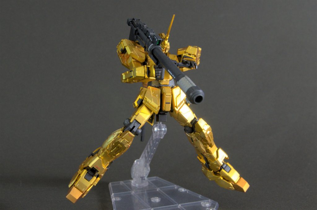RG ユニコーンガンダム(GOLD)–4枚目/制作者：Hase205