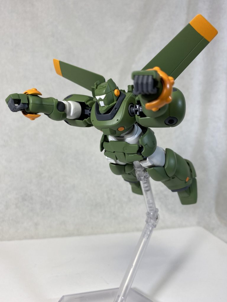 グオーーン!!
往年のスーパーロボット飛び