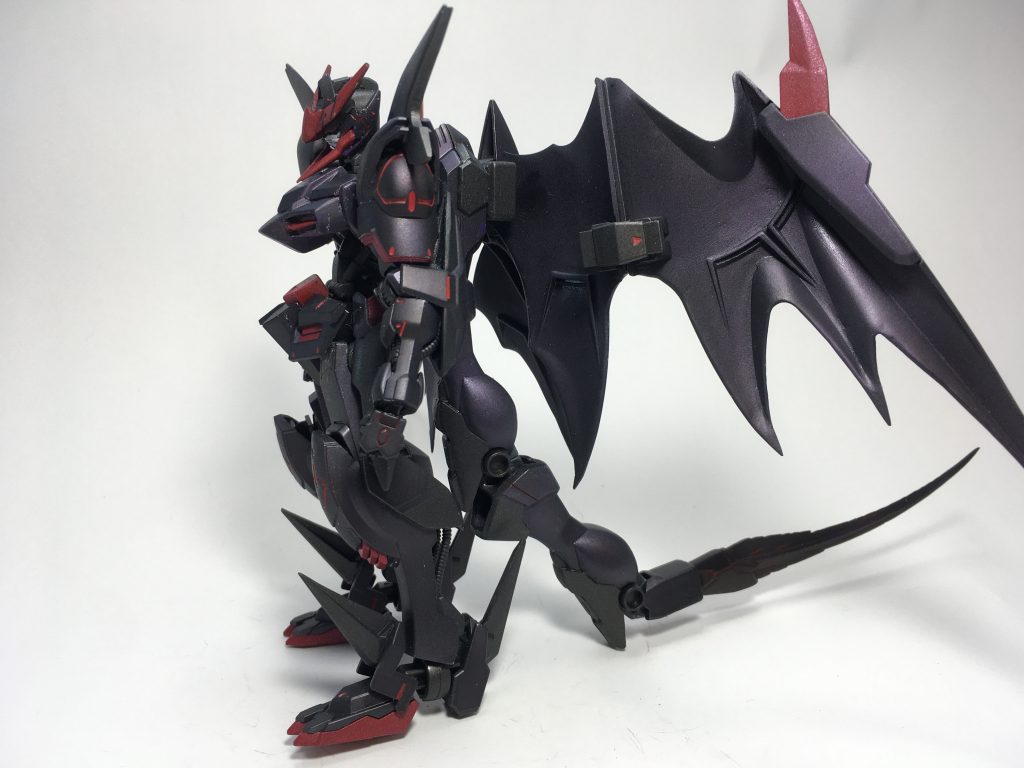 側面から
背中が重いのですが、
尻尾のおかげでバッチリ自立
元々はケレン味が足りなくて尻尾を追加したのですが…結果オーライ