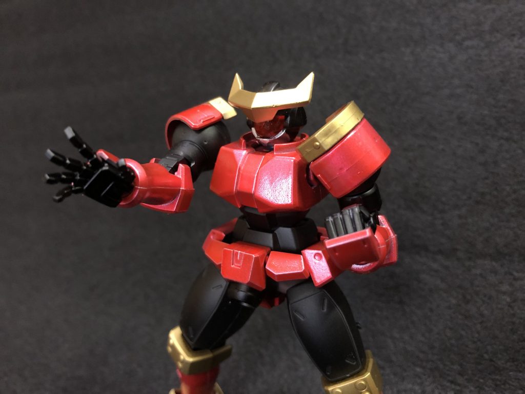 顔は鎧武っぽくなりました。しかし全身のカラーがとてもクウガ。