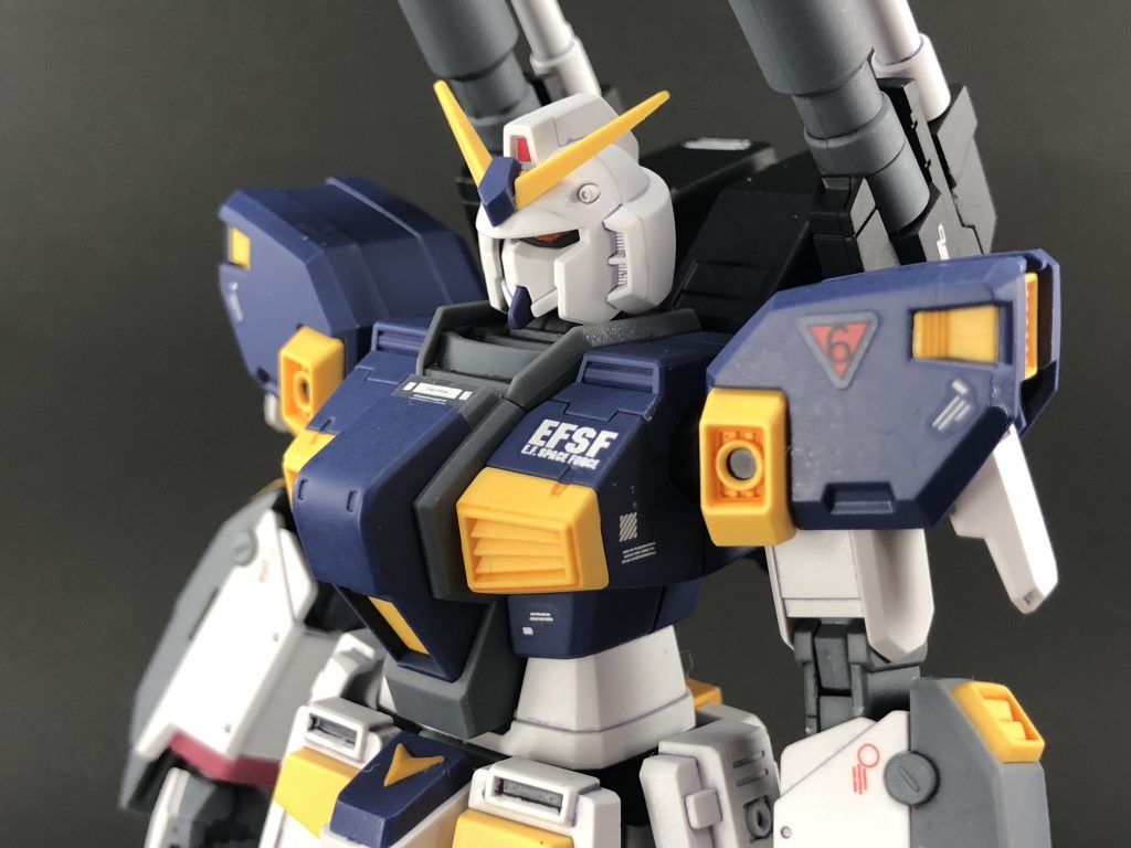 完成状態で。胸とシールドのデカールがお気に入りです。
デカールの配置とスミ入れはGFFを参考にしてます。
以下、適当にポージング。