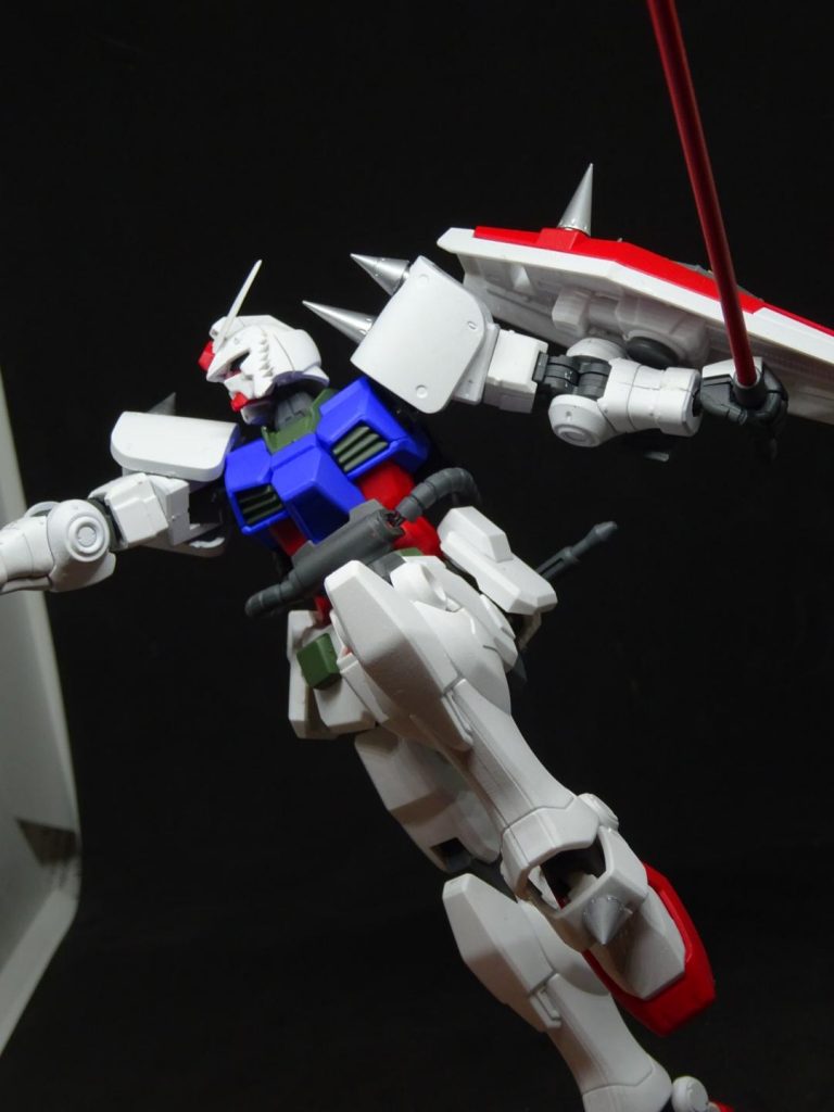 これにガンダムらしいポーズを取らせると、何故だかイラッとしますw