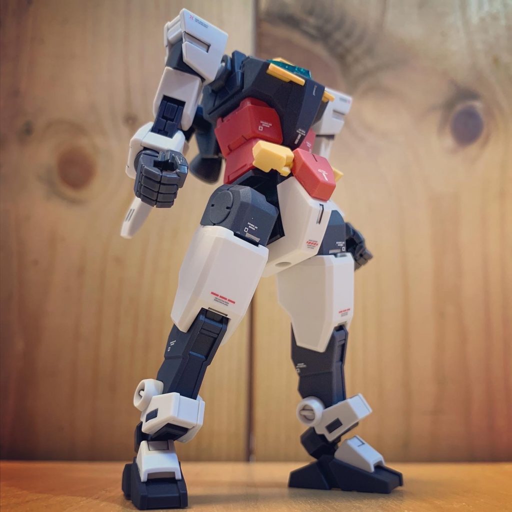 頭がないとなんかバランスよく見える不思議。あおりで撮ってるからか。