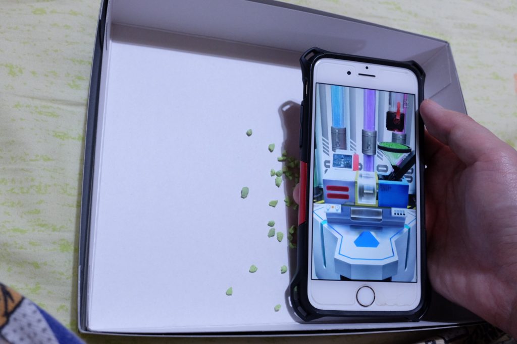 手に汗握る……といえば、さっきから右手に変な違和感があります。何かを握っているような……
……?
何か出てきましたね、確認してみましょうか。