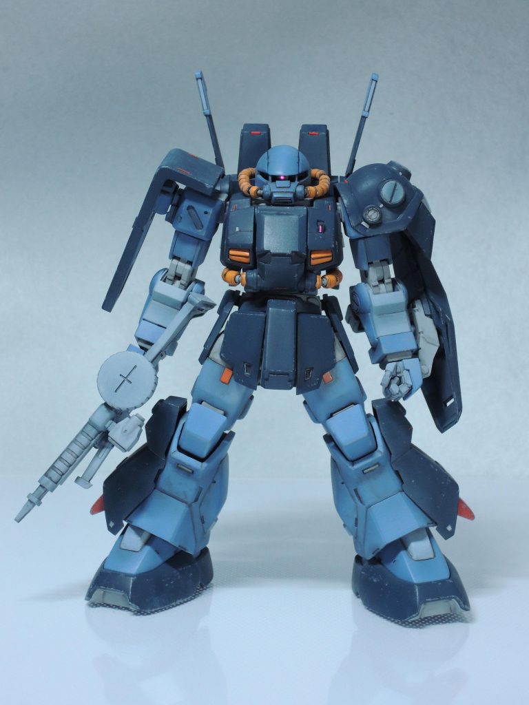 モノアイはＷＡＶＥのパイプとクリアレンズに蛍光ピンクを塗ってよく反射しています。
動力パイプはビルダーズパーツ。