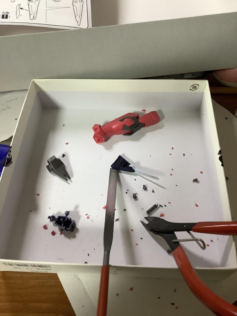 普通に組んでいきましたが、めちゃくちゃ硬くてはまらない…