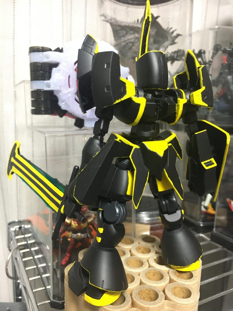 リア。
背面には、これと言った武装はない。