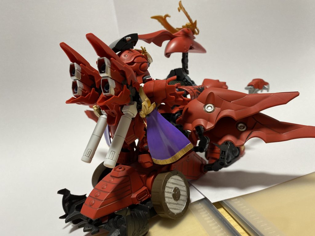 ユニコーン劇中の様に顔の部分がぐわっと開いて大砲展開！
大砲はLGBB闇将軍のパーツを加工。